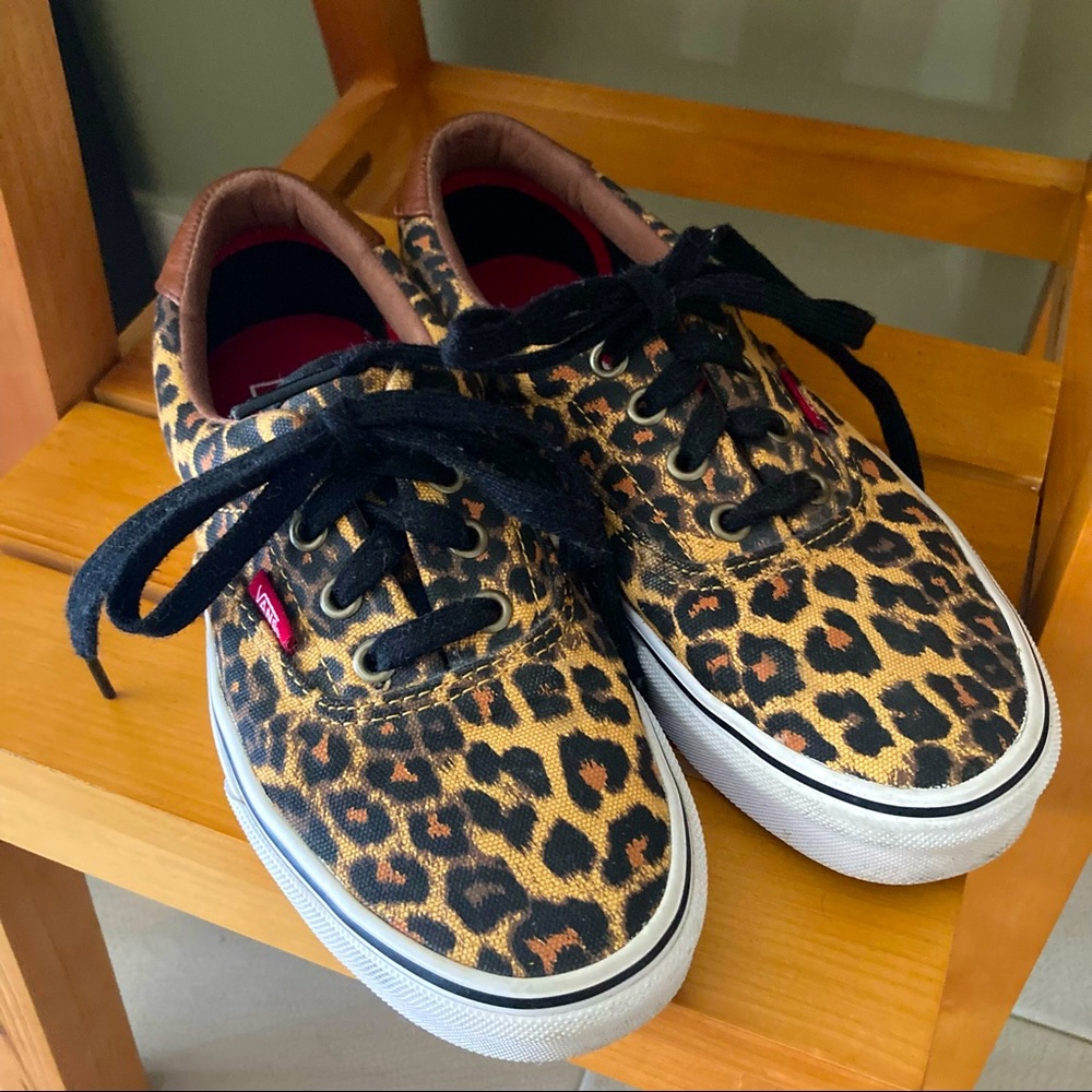 Vans 👟 EUC Leopard Print/Black 🐆 Womens 6.5